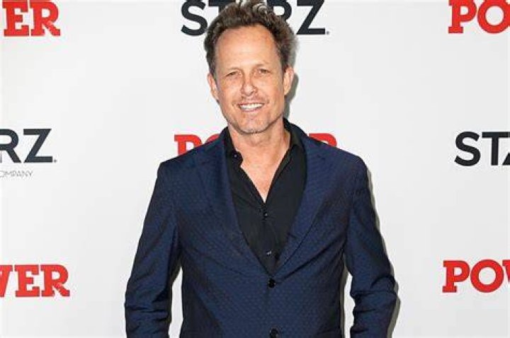 Dean Winters Amputation: What happened to the Allstate Mayhem guy?