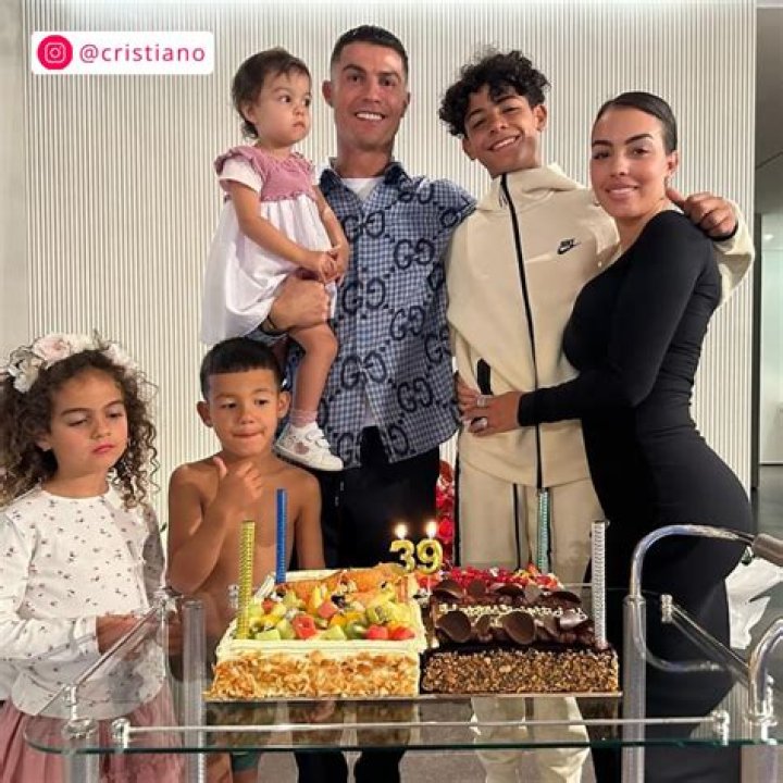 Eva Maria Dos Santos Mom Age, Birthday, Twin, Instagram