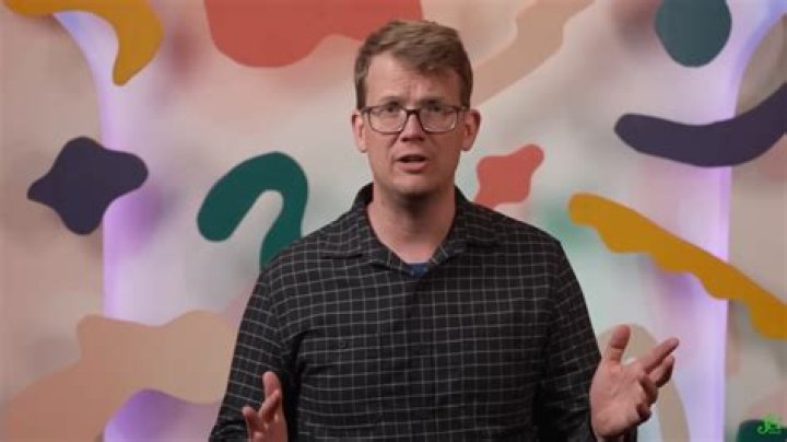 Hank Green Biography, Age, Family, Degree, Wife, John Green, Crash Course, SciShow, Podcast, Songs and Net Worth