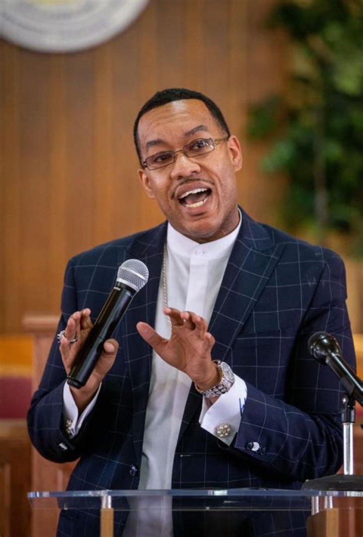 Who Is Bishop Demetrius Sinegal Wife Lady Q? Their Age Difference And Kids